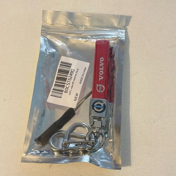 Volvo Logo Key Fob Keychain in Red Leather NWT - Picture 4 of 4